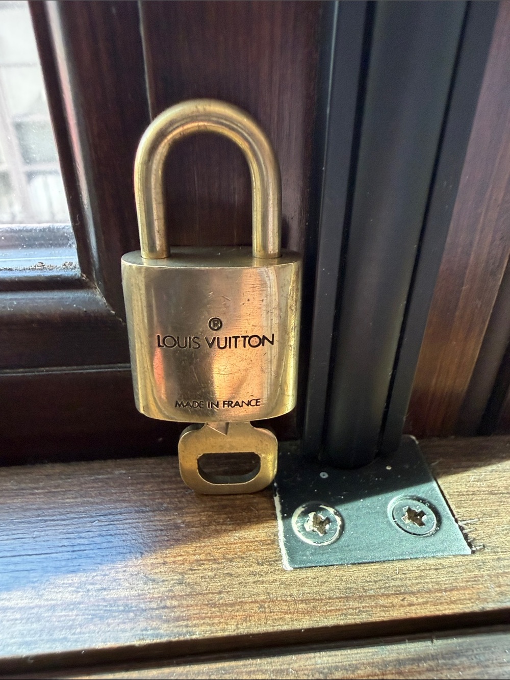 “Authentic Louis Vuitton Lock And Key 🔐 Set - Picture 2 of 5